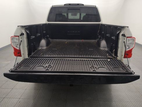 Used 2018 Nissan Titan SV w/ SV Convenience Package AWD/4WD image 29