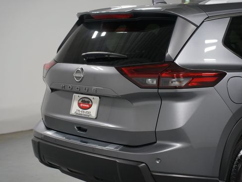 Used 2025 Nissan Rogue SV w/ SV Premium Package FWD image 9