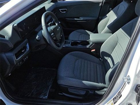 New 2025 Kia K4 EX FWD image 4