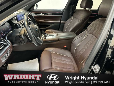 Used 2022 BMW 750i xDrive image 11