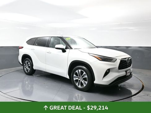Used 2023 Toyota Highlander XLE image 5