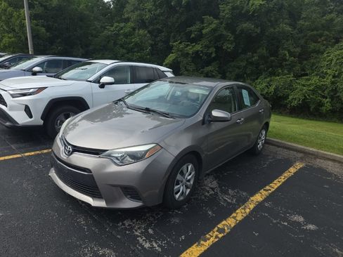 Used 2015 Toyota Corolla LE FWD image 1