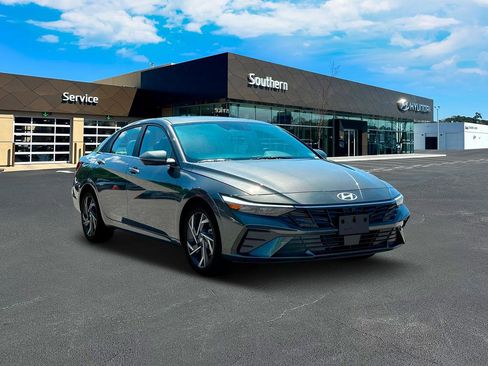 New 2025 Hyundai Elantra Limited image 12