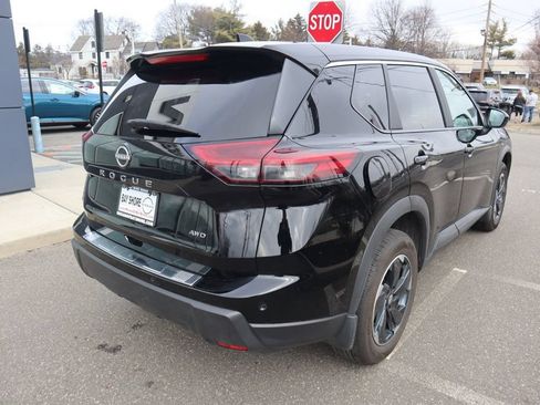 Certified 2025 Nissan Rogue SV AWD/4WD image 6