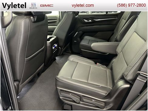 Used 2024 GMC Yukon Denali w/ Advanced Technology Package image 12