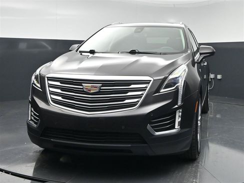 Used 2017 Cadillac XT5 Premium Luxury AWD/4WD image 2