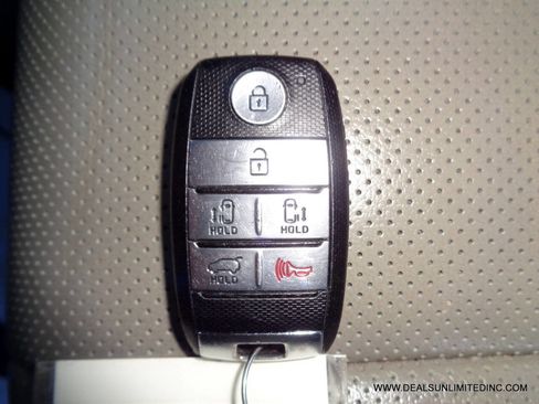 Used 2017 Kia Sedona EX image 28