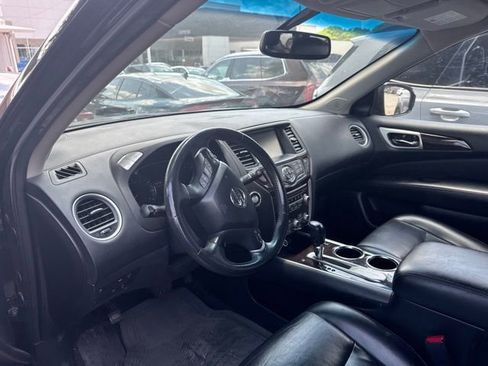 Used 2015 Nissan Pathfinder SL w/ SL Tech Package FWD image 3