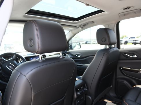 Used 2022 GMC Acadia AT4 w/ Technology Package AWD/4WD image 11