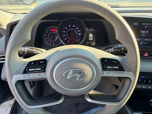 Used 2022 Hyundai Elantra SEL w/ Preferred Accessory Package FWD image 20