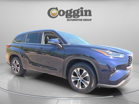 Used 2021 Toyota Highlander XLE image 7
