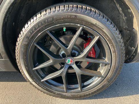 Used 2019 Alfa Romeo Stelvio Ti Sport w/ Quick Order Package 22S Sport AWD/4WD image 12