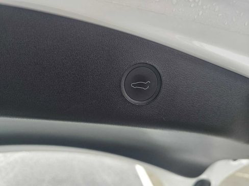 Used 2023 Tesla Model 3 Standard Range image 18