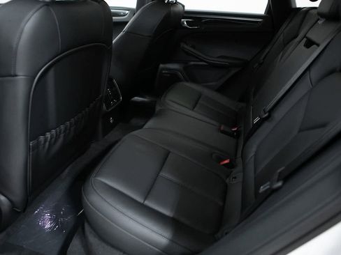 Certified 2025 Porsche Macan image 28