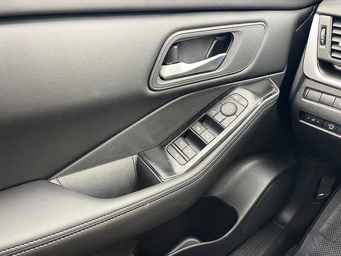 Used 2026 Nissan Rogue SV FWD image 21