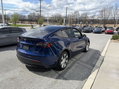 Used 2022 Tesla Model Y Long Range AWD/4WD image 4