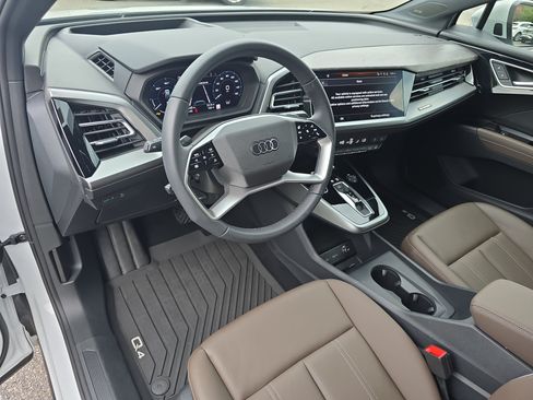 Used 2025 Audi Q4 e-tron Prestige AWD/4WD image 16
