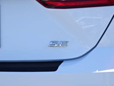 Used 2025 Toyota Camry SE w/ Convenience Package FWD image 11