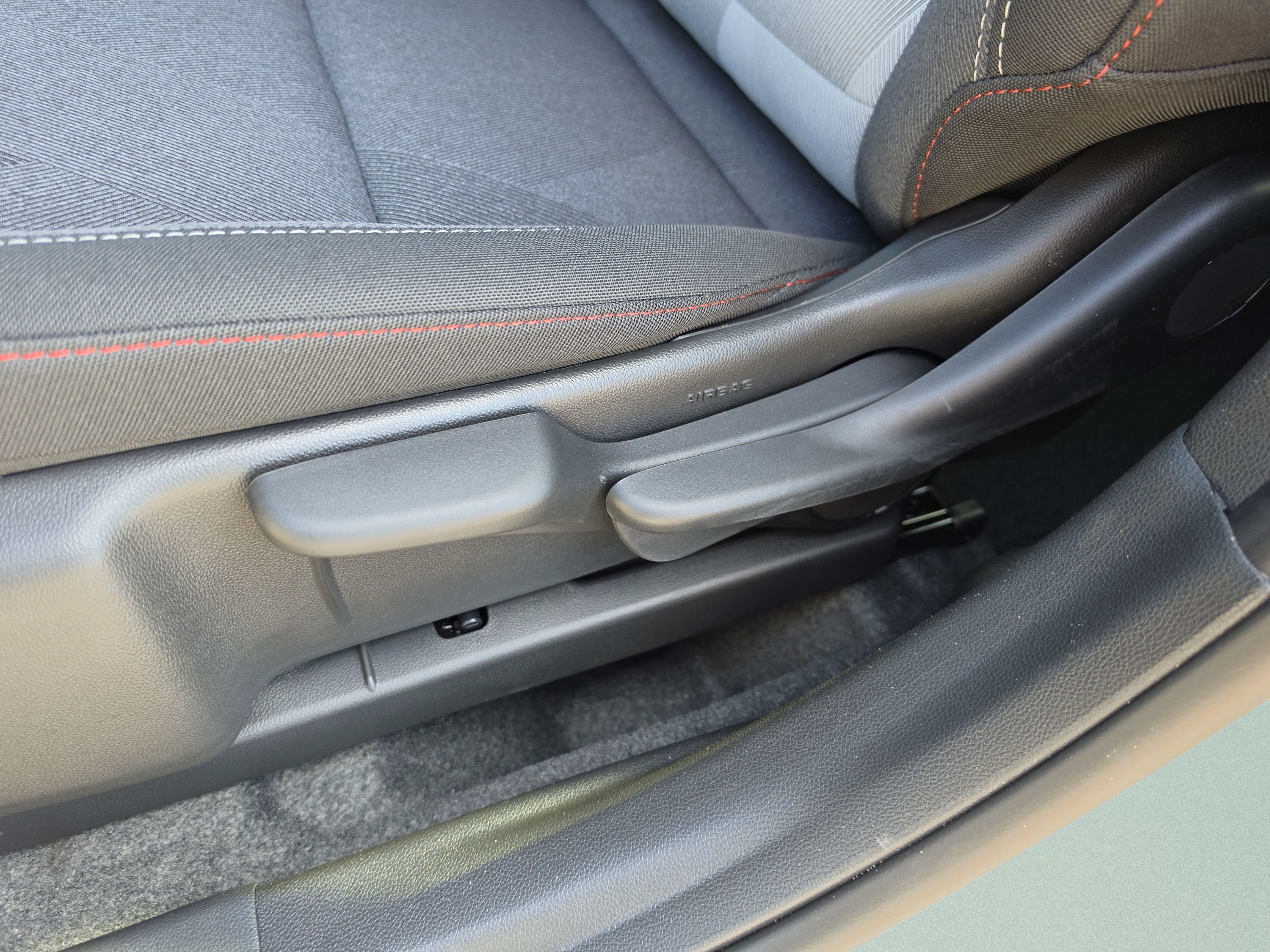 Used 2026 Chevrolet Trax RS w/ Sunroof Package FWD image 22