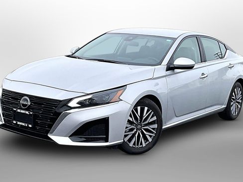 Used 2023 Nissan Altima 2.5 SV FWD image 13