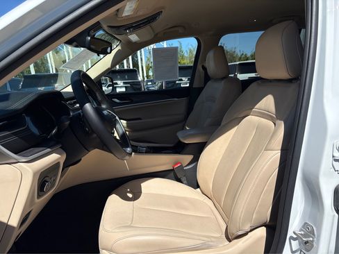 Used 2022 Jeep Grand Cherokee L Limited image 9