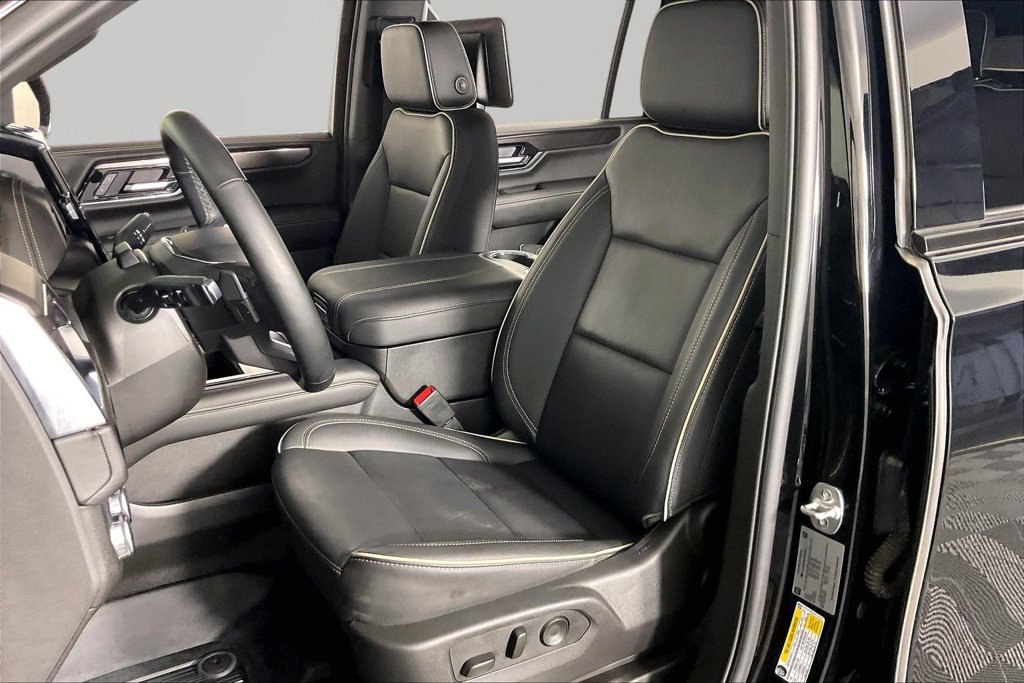 Used 2025 GMC Yukon XL Elevation w/ Elevation Premium Package AWD/4WD image 18