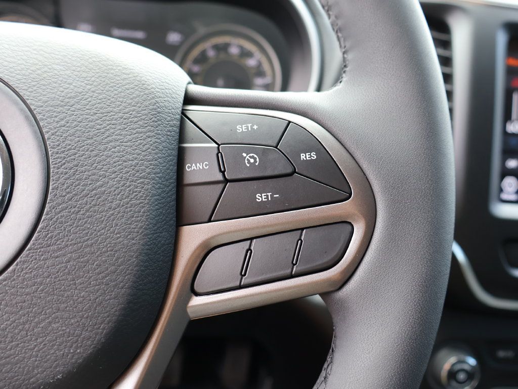 Used 2022 Jeep Cherokee Latitude Lux AWD/4WD image 27