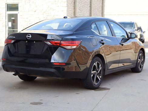 Used 2025 Nissan Sentra SV FWD image 3
