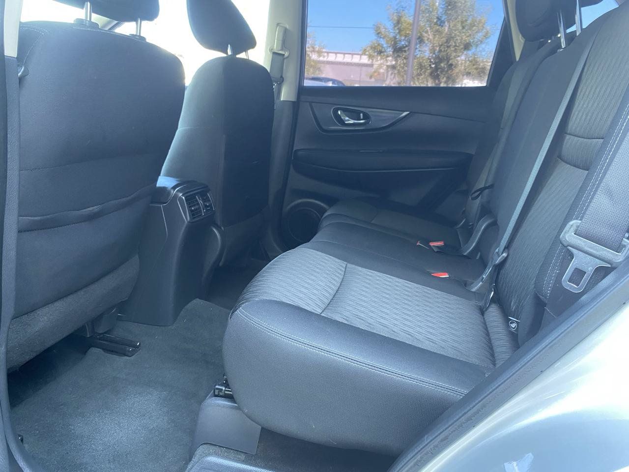 Used 2020 Nissan Rogue SV FWD image 14