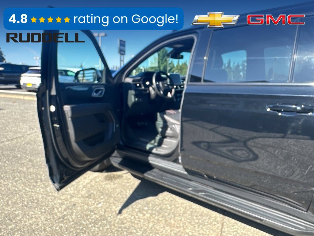 Used 2024 Chevrolet Suburban RST w/ Luxury Package AWD/4WD image 21