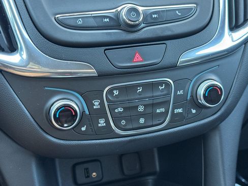 Used 2018 Chevrolet Equinox LT image 19