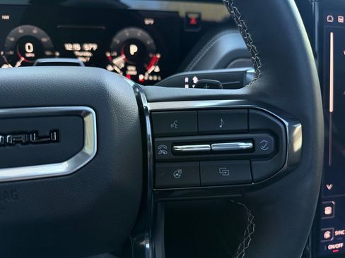 Used 2025 GMC Yukon Denali Ultimate AWD/4WD image 29
