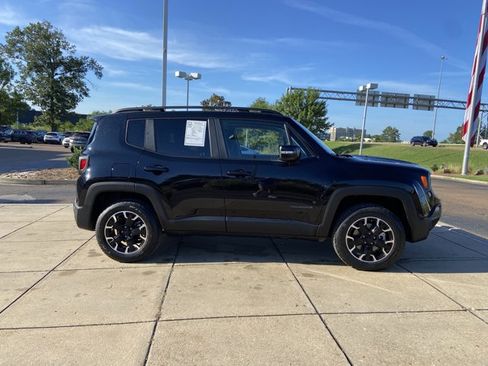Used 2023 Jeep Renegade Latitude AWD/4WD image 13