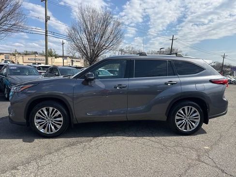 Used 2023 Toyota Highlander Platinum image 21