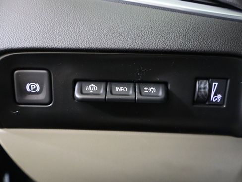 Used 2023 Buick Enclave Avenir w/ Avenir Technology Package image 34