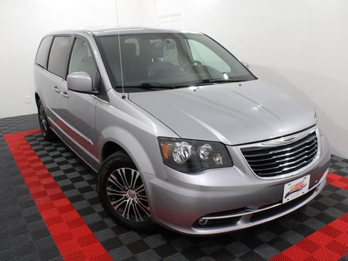 Used 2014 Chrysler Town & Country S FWD image 1