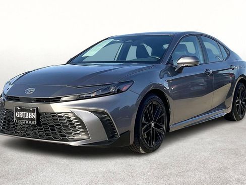 Used 2025 Toyota Camry SE image 16