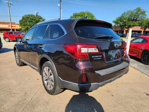 Used 2017 Subaru Outback 2.5i Touring AWD/4WD image 3