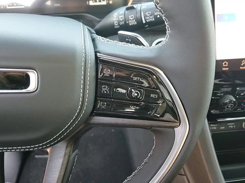 New 2025 Jeep Grand Cherokee L Overland w/ Rear Seat Video Group I AWD/4WD image 15