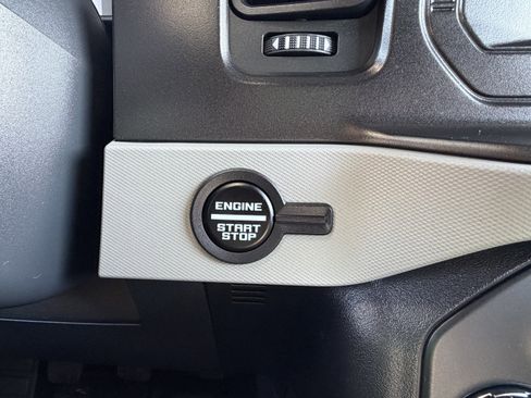 Used 2023 Ford Bronco Badlands image 15