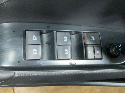 Used 2018 Toyota Camry SE image 18