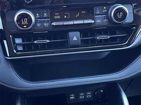 Used 2024 Toyota Highlander LE image 18