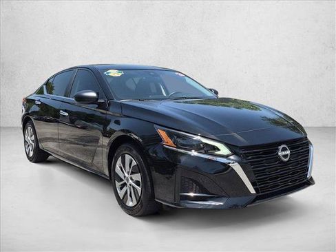 Certified 2025 Nissan Altima 2.5 S FWD image 3