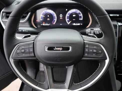 New 2025 Jeep Grand Cherokee Altitude image 3