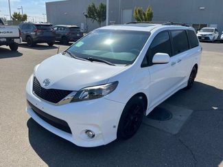Used 2013 Toyota Sienna SE FWD video 1