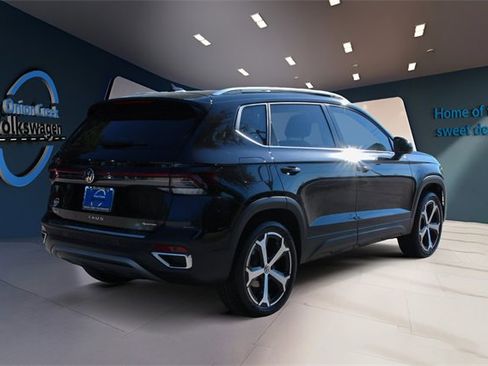 Certified 2025 Volkswagen Taos SEL image 5