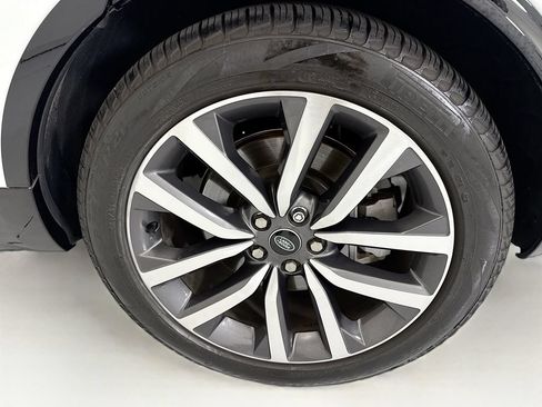 Used 2024 Land Rover Discovery Dynamic SE AWD/4WD image 31