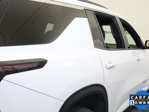 Used 2025 Chevrolet Traverse LT image 6