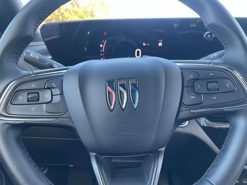 Used 2025 Buick Envista Sport Touring image 25