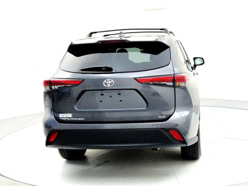 Certified 2023 Toyota Highlander XLE image 5